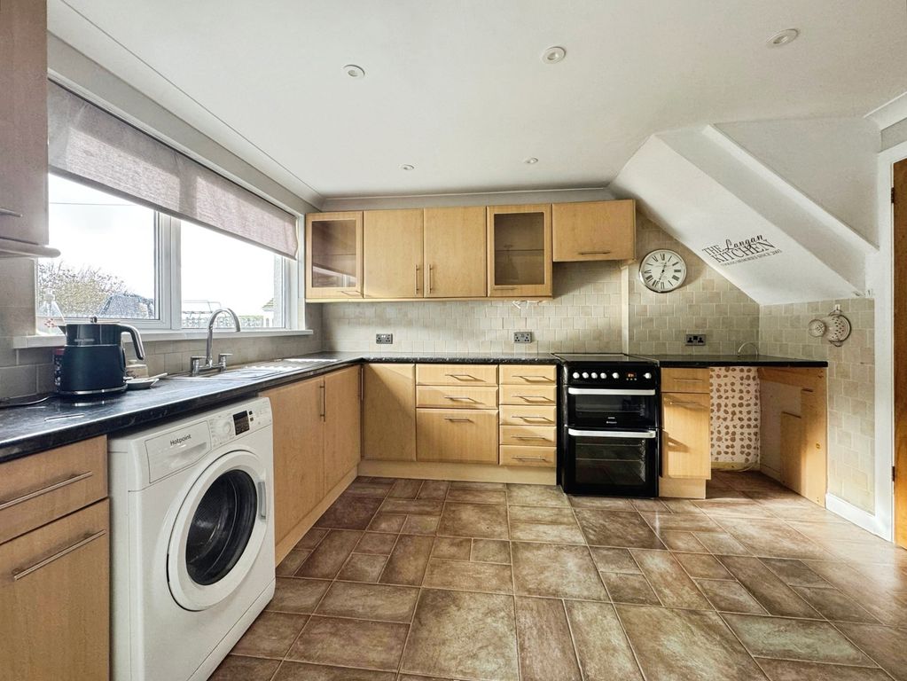 Property photo 2 of 17 Kitchen