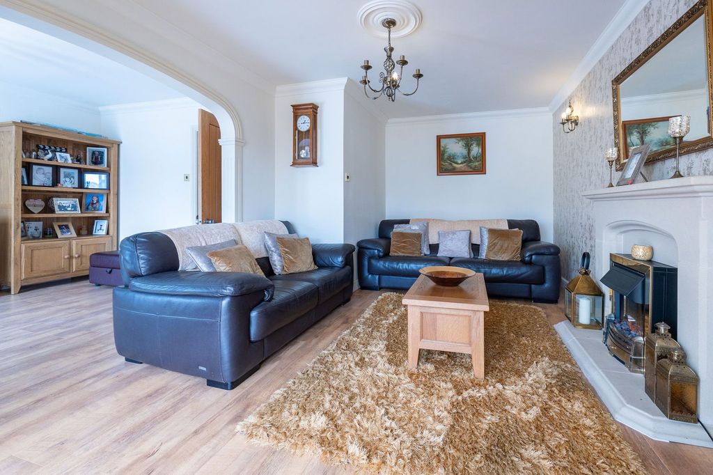 Property photo 3 of 38