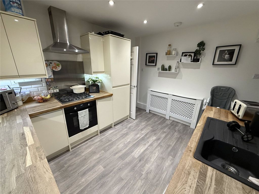 Property photo 2 of 26 Picture No. 24