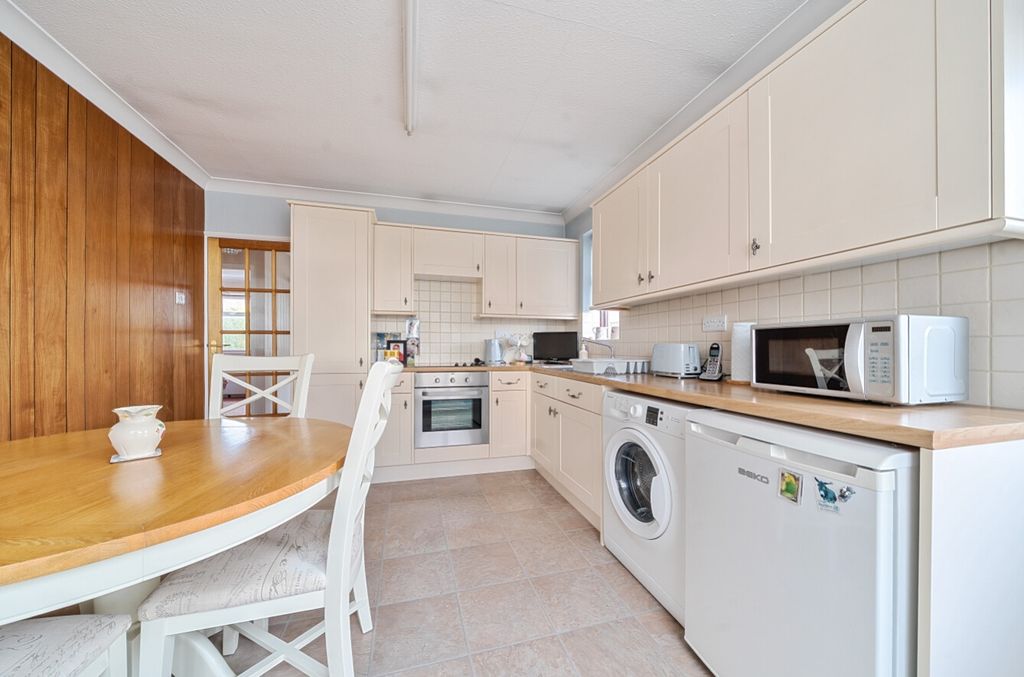 Property photo 3 of 19 1374087-11-6900B84495420-Arw-1