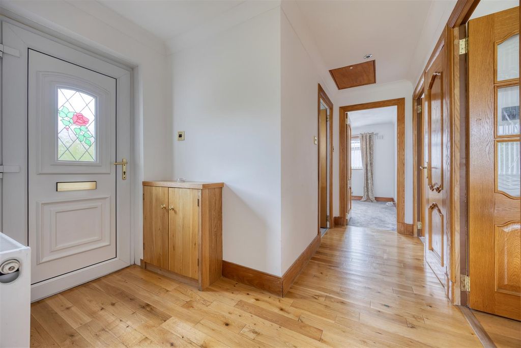 Property photo 3 of 19 2_Applecross_Gardens_Moodiesburn_008.Jpeg