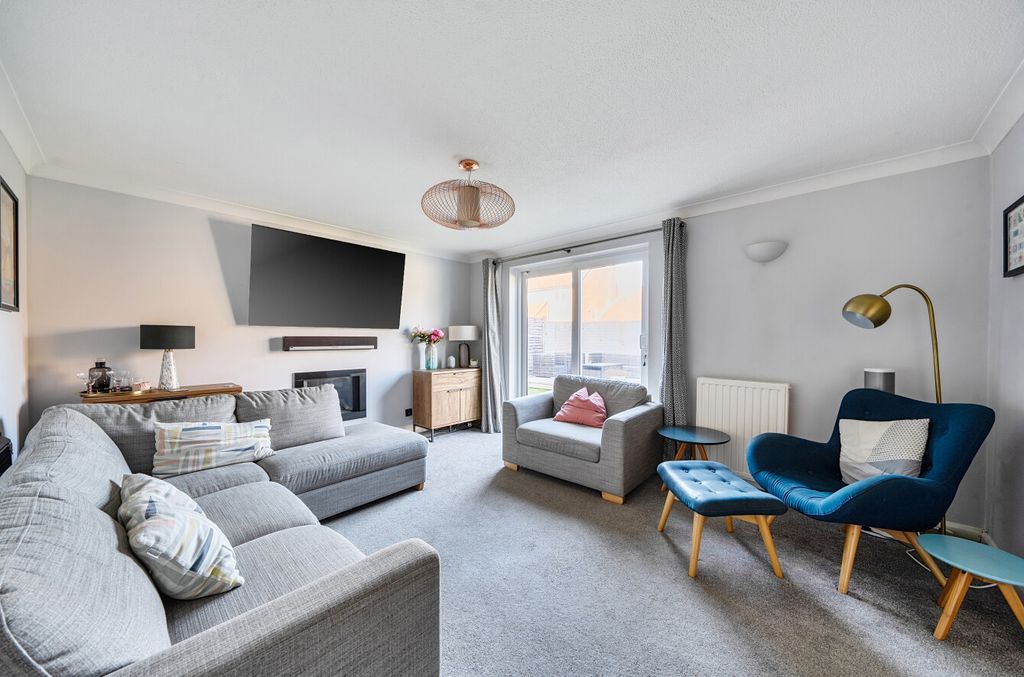 Property photo 2 of 13 1425390-7-69B990B...