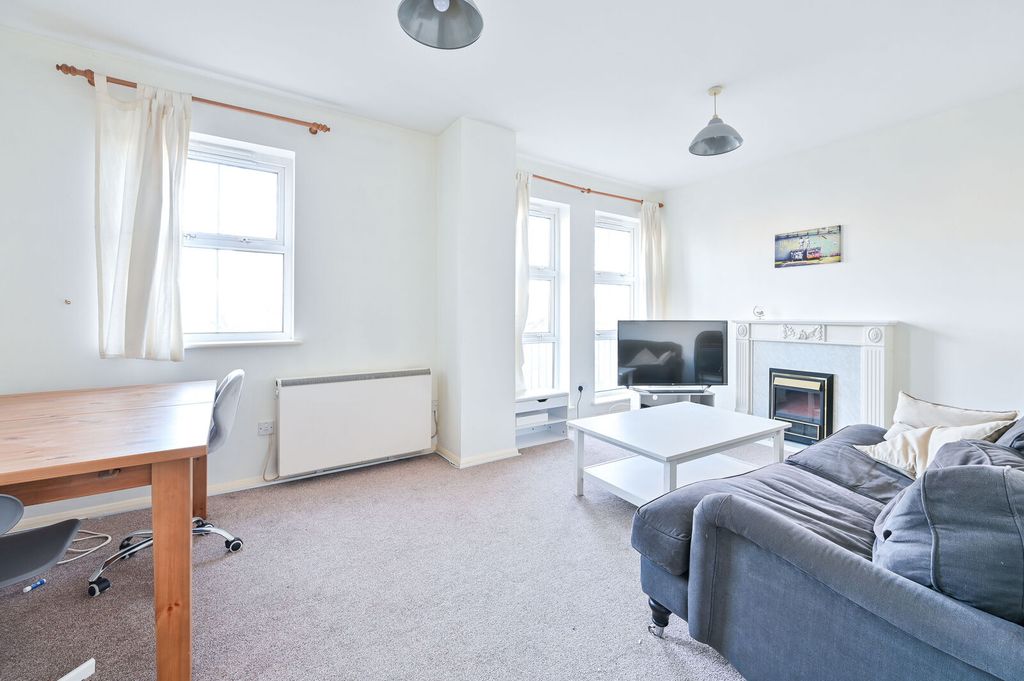 Property photo 1 of 5
