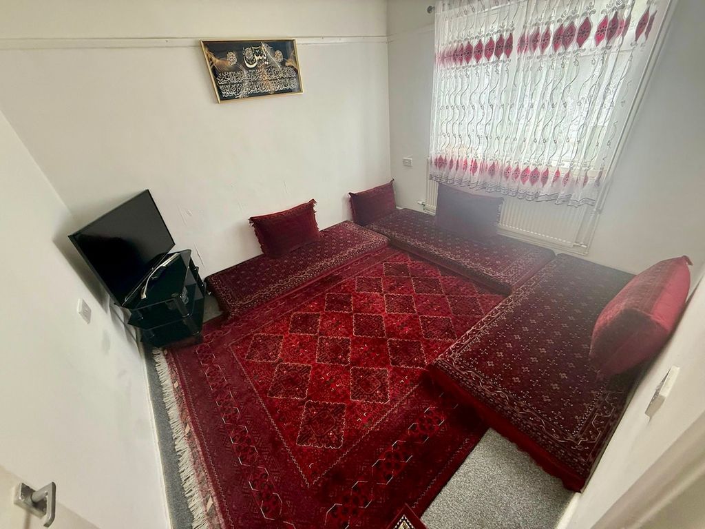 Property photo 2 of 9