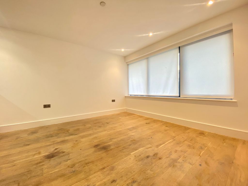 Property photo 1 of 7 Living Room
