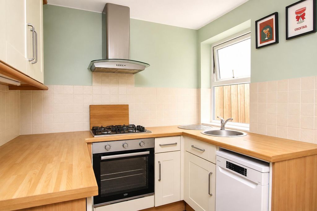 Property photo 2 of 13 Kitchen