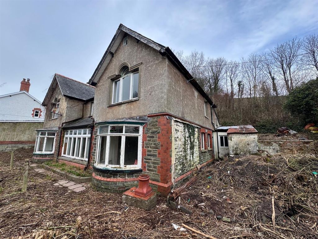 Property photo 3 of 20 Side.Jpg