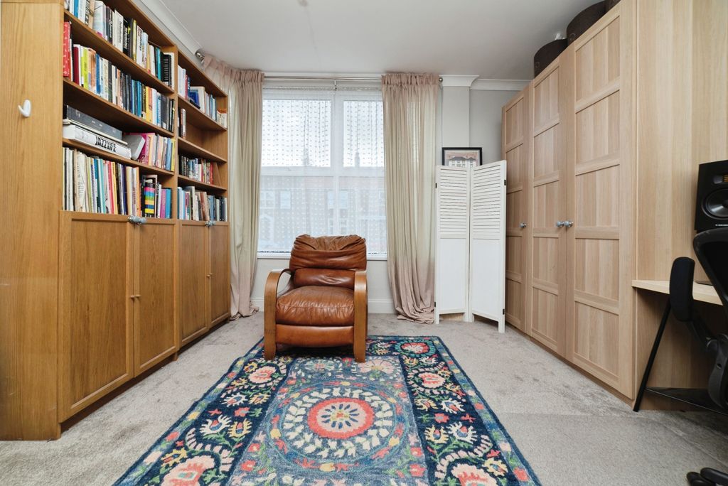 Property photo 2 of 19