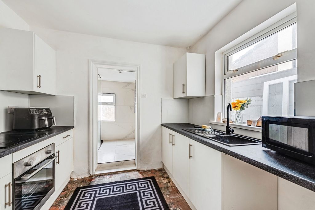 Property photo 3 of 11 Pbox-Img.Jpg
