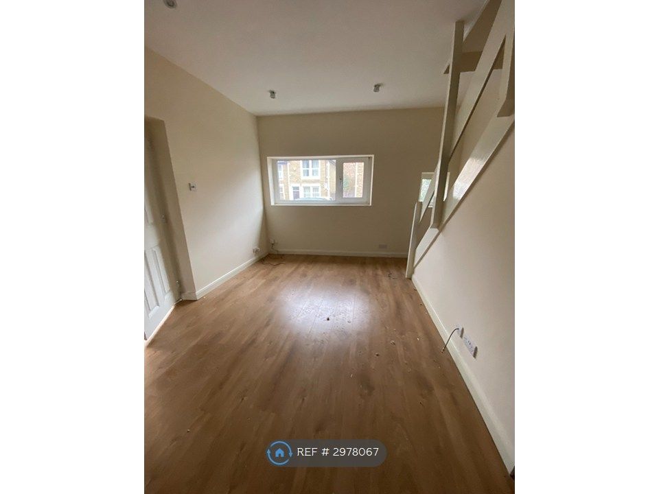 Property photo 1 of 7 Living Area