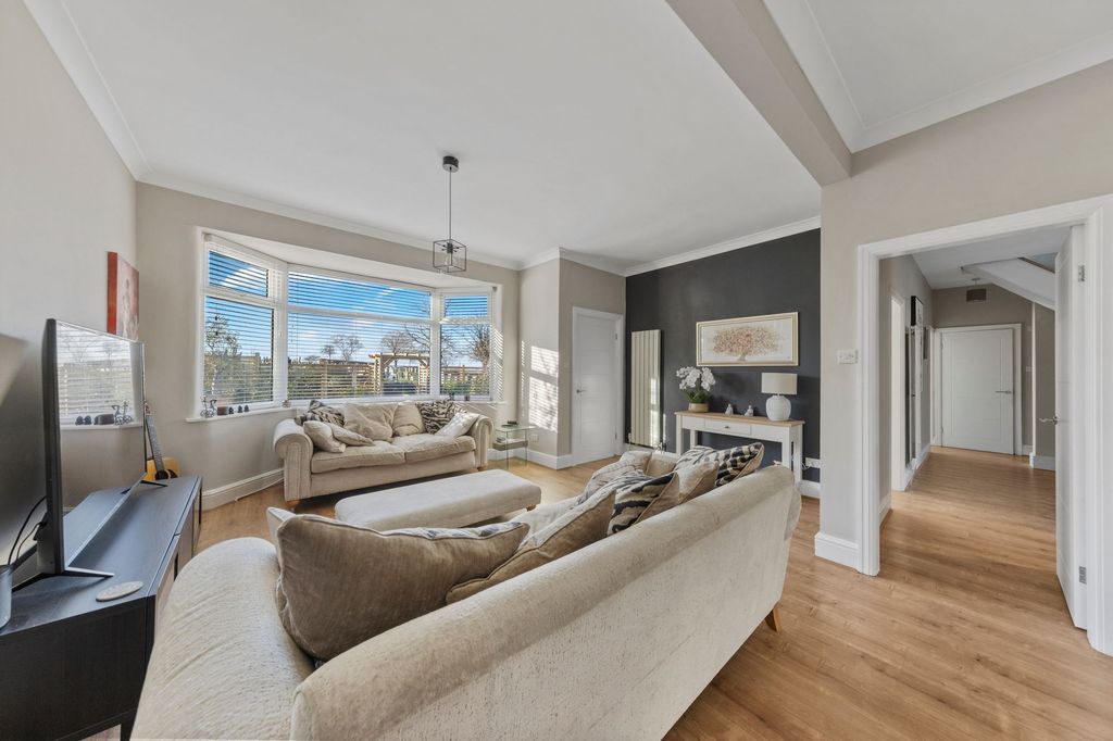 Property photo 3 of 28