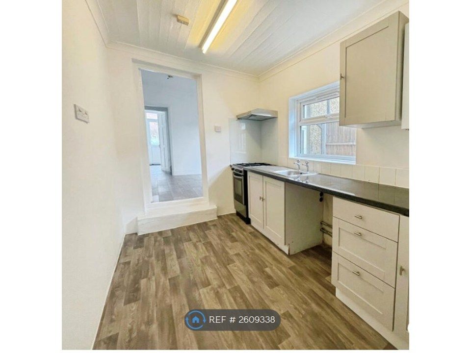 Property photo 1 of 10 Kitchen
