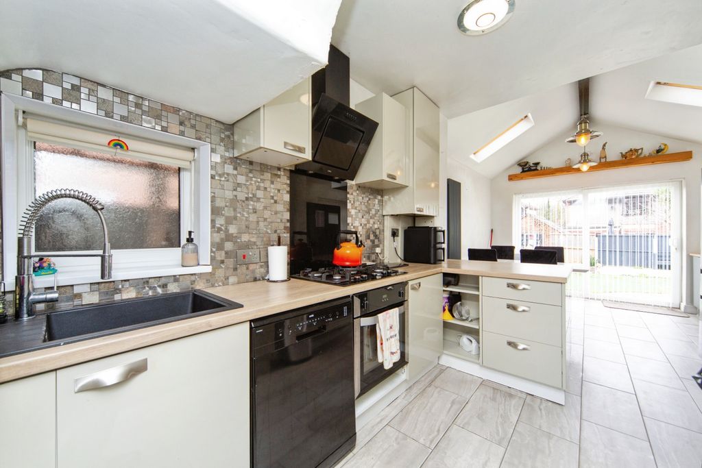 Property photo 2 of 15 Kitchen