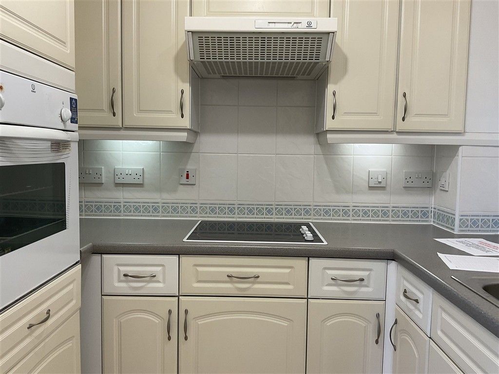 Property photo 2 of 10 Kitchen