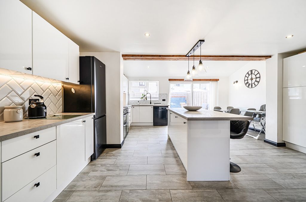 Property photo 2 of 15 1486795-12-6A4773...