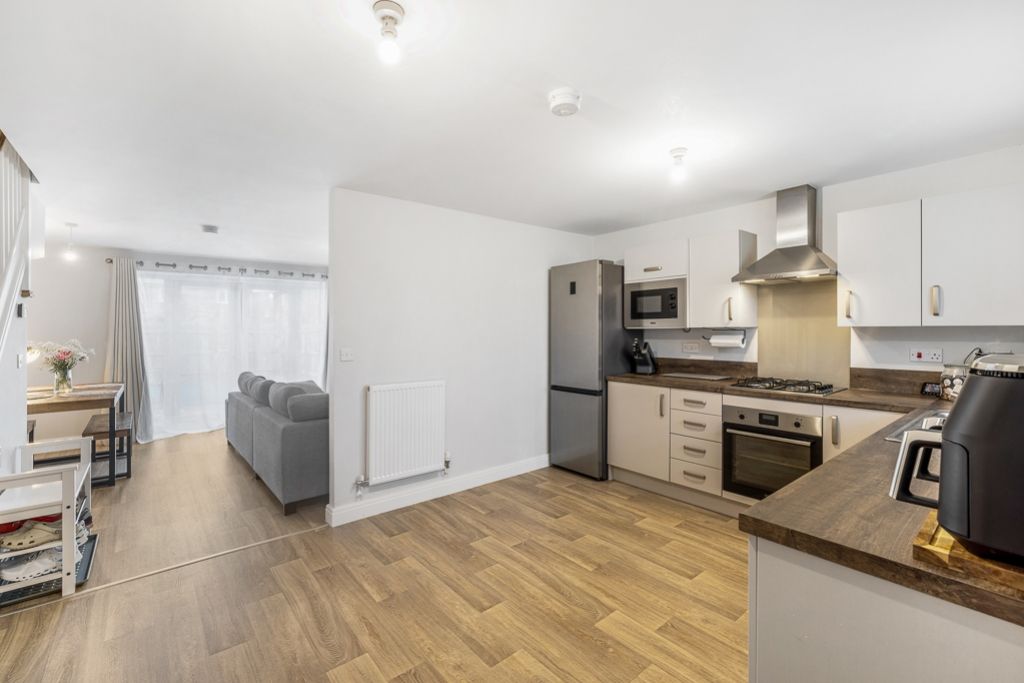 Property photo 2 of 24 2 Lapwing Gardens (Wyberton)-13