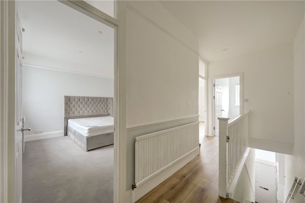 Property photo 2 of 9 Picture No. 18