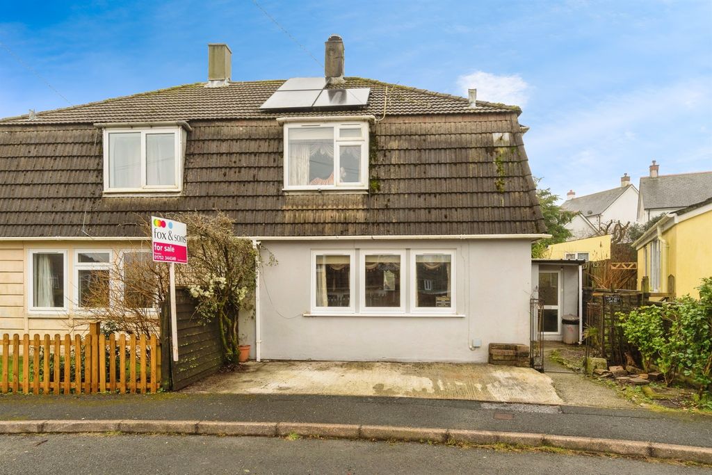 Property photo 2 of 25 Entrance Hall