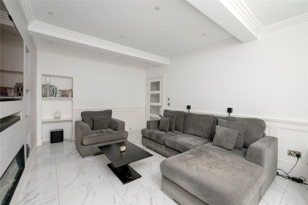 Property photo 3 of 23 Living Room