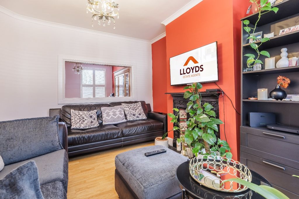 Property photo 3 of 18 5339894