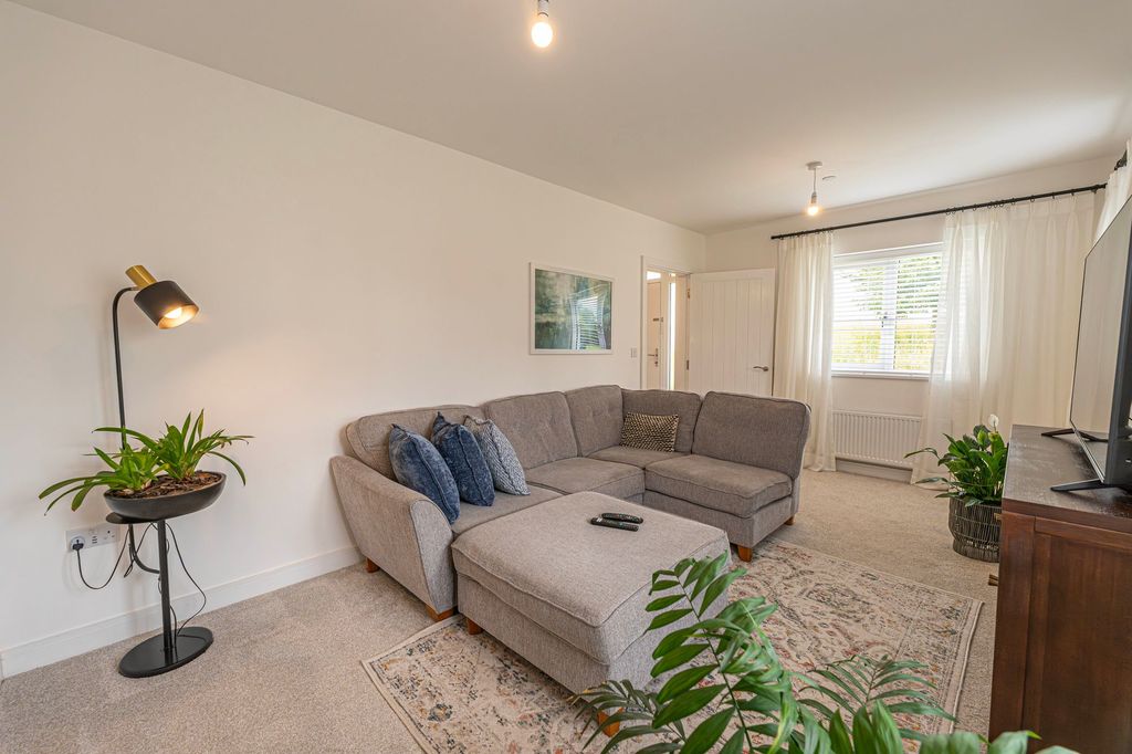 Property photo 3 of 31 2