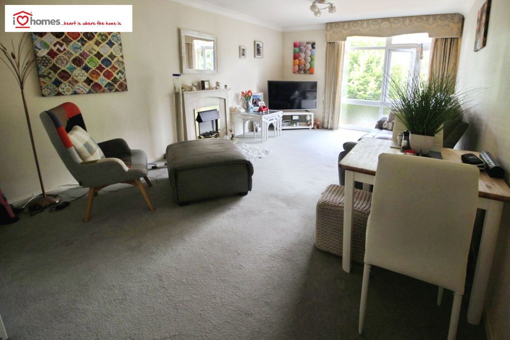 Property photo 3 of 12 Photo 6