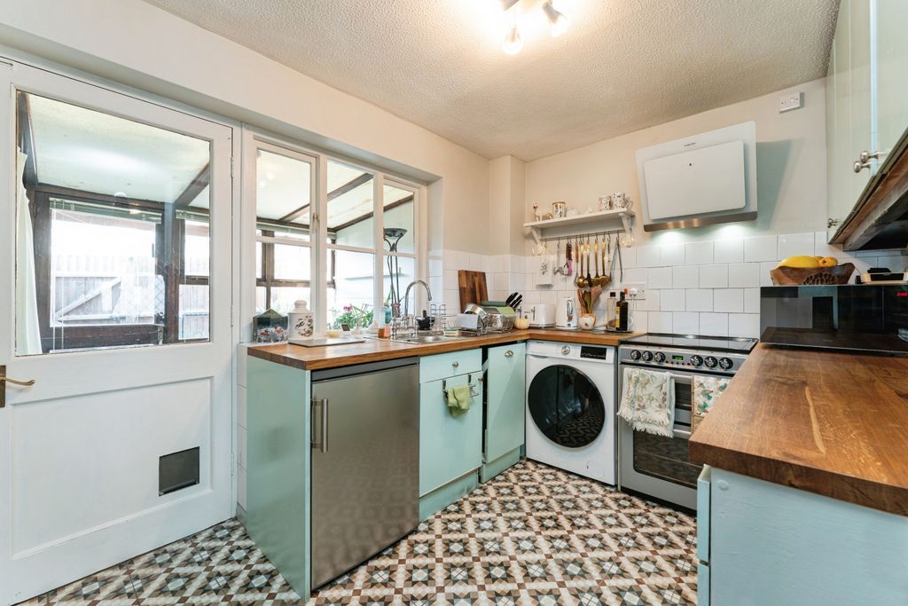 Property photo 2 of 15 Kitchen