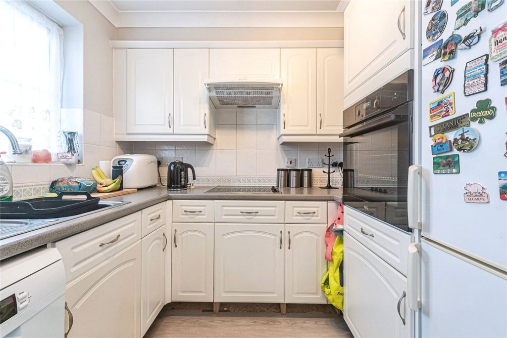 Property photo 3 of 16 Kitchen