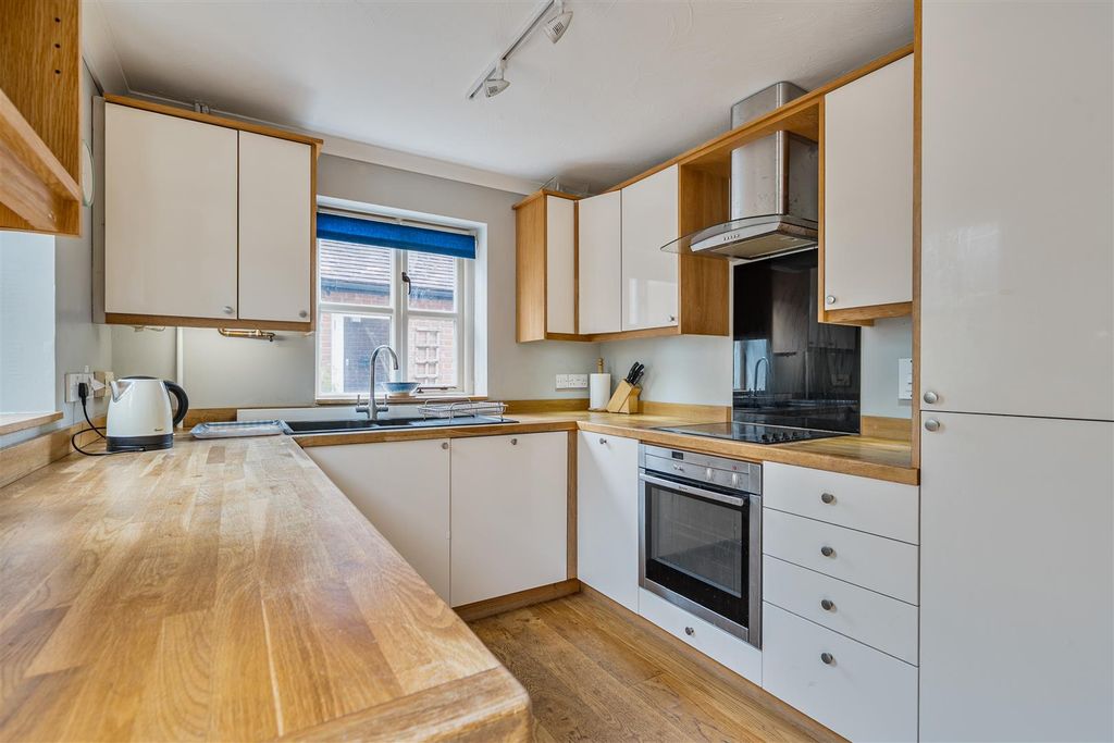 Property photo 3 of 20 Kitchen