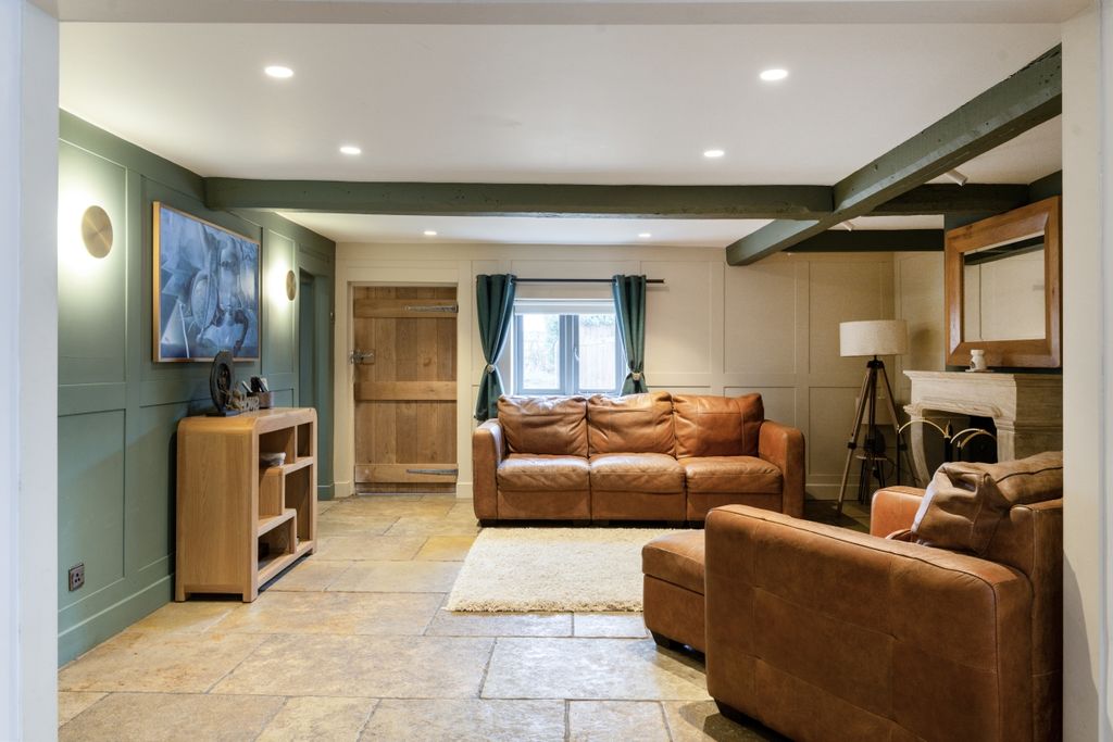 Property photo 3 of 23