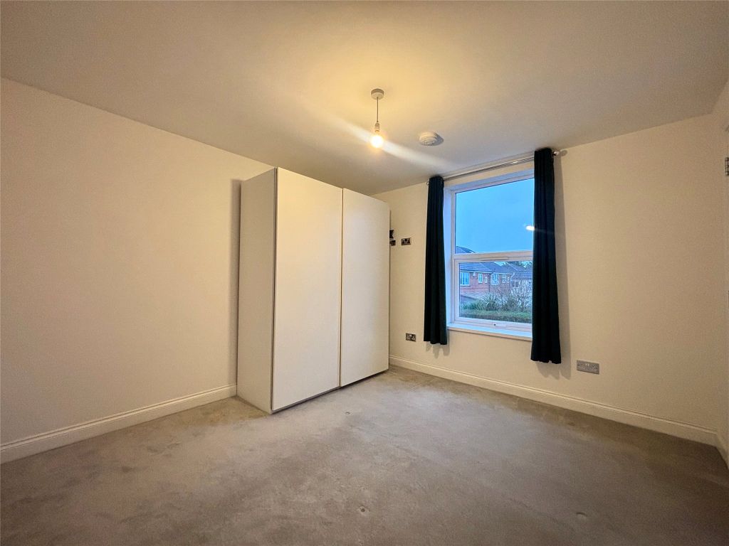 Property photo 2 of 6 Bedroom