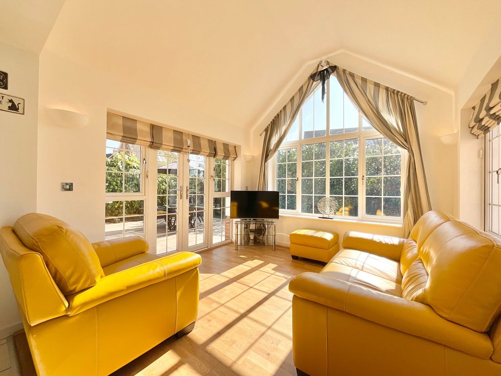 Property photo 2 of 31