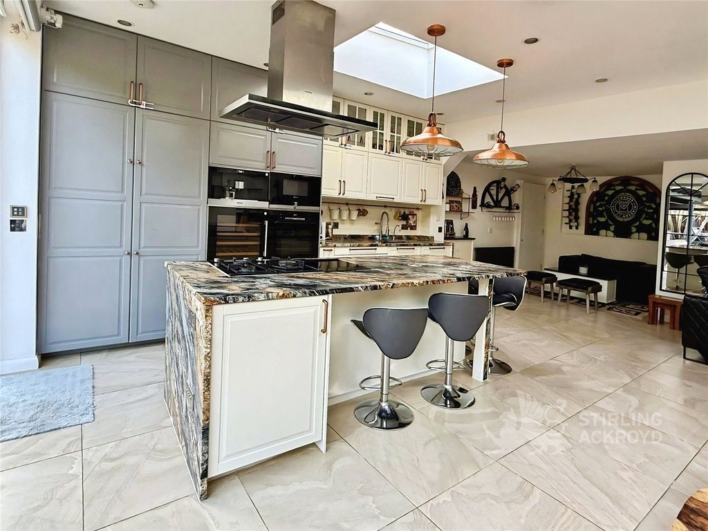 Property photo 3 of 16 Kitchen