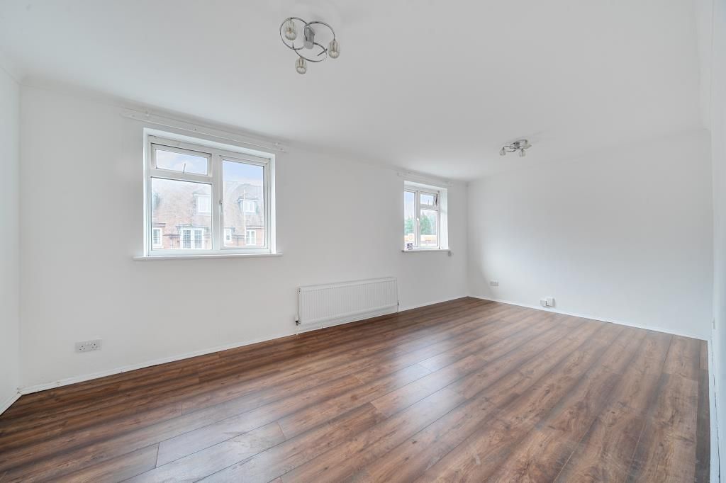 Property photo 3 of 18 Living Room