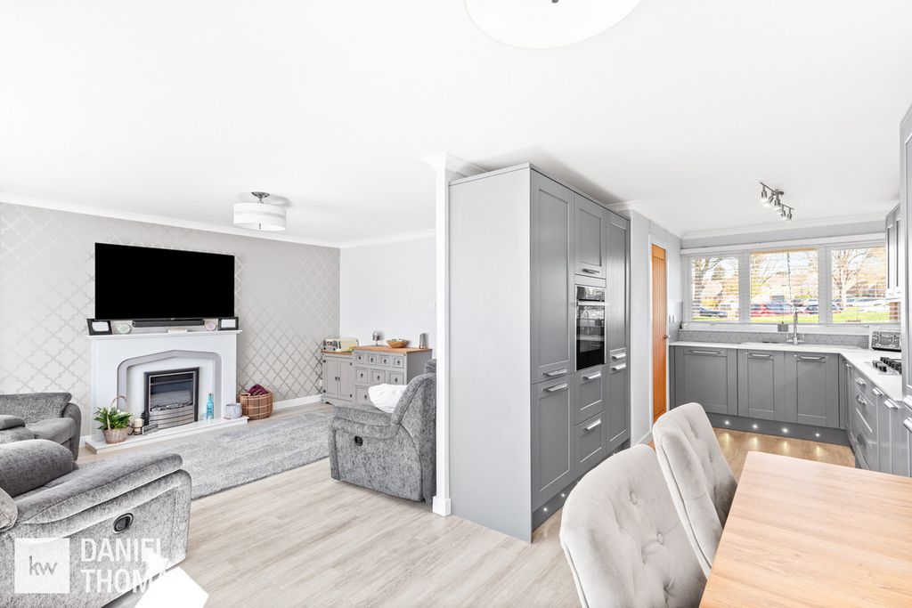 Property photo 2 of 24