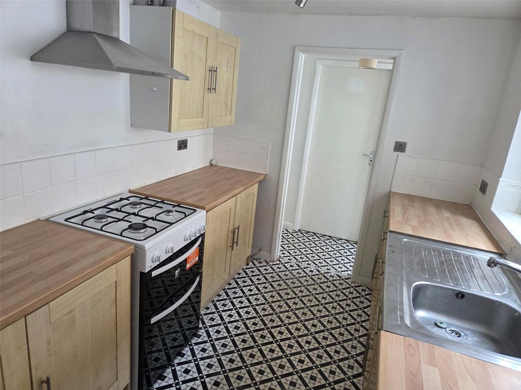 Property photo 2 of 10 Kitchen