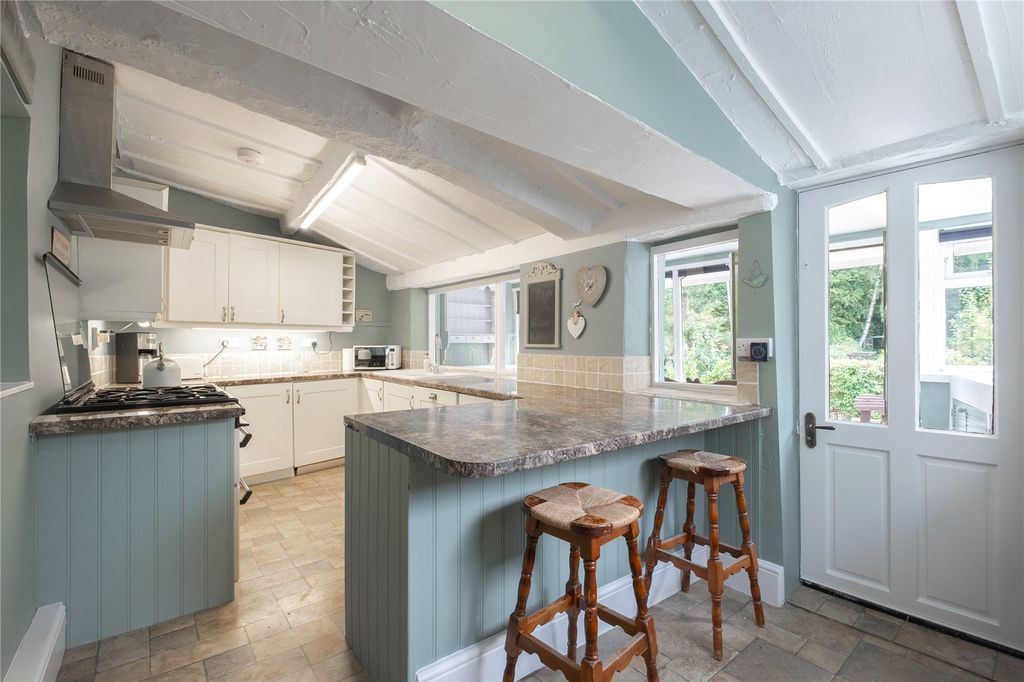 Property photo 3 of 25 Kitchen