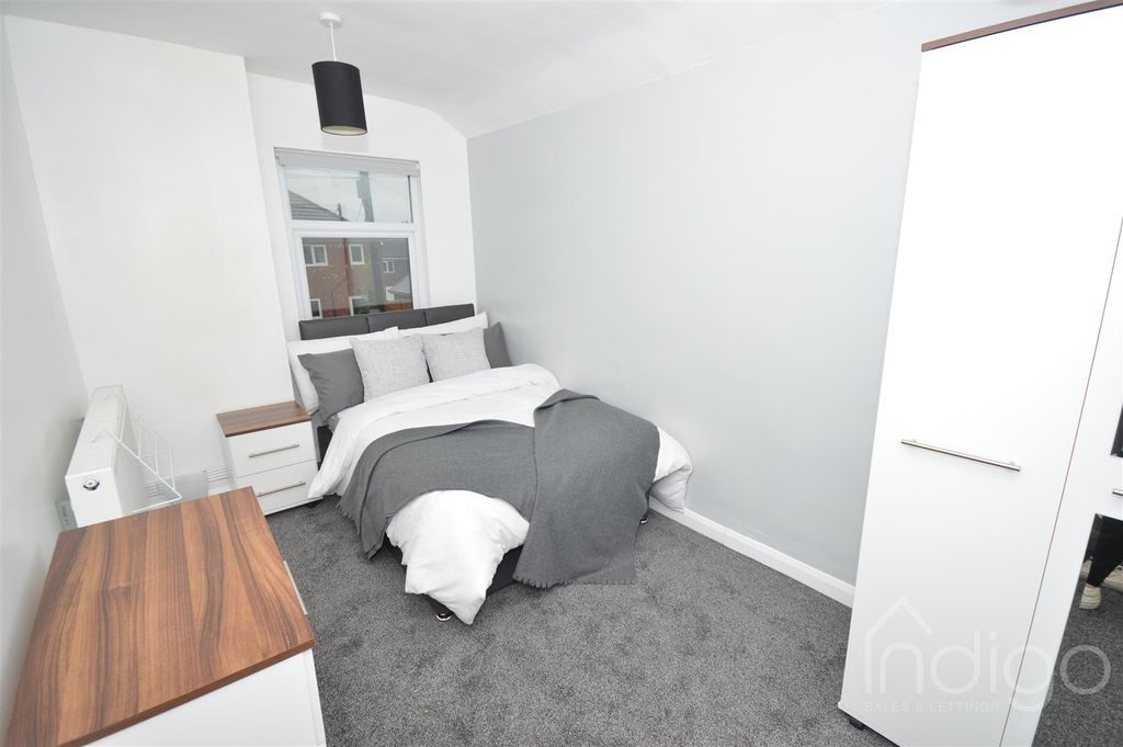 Property photo 1 of 9 8 Sheppard Street (15).Jpg