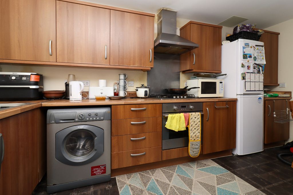 Property photo 2 of 8