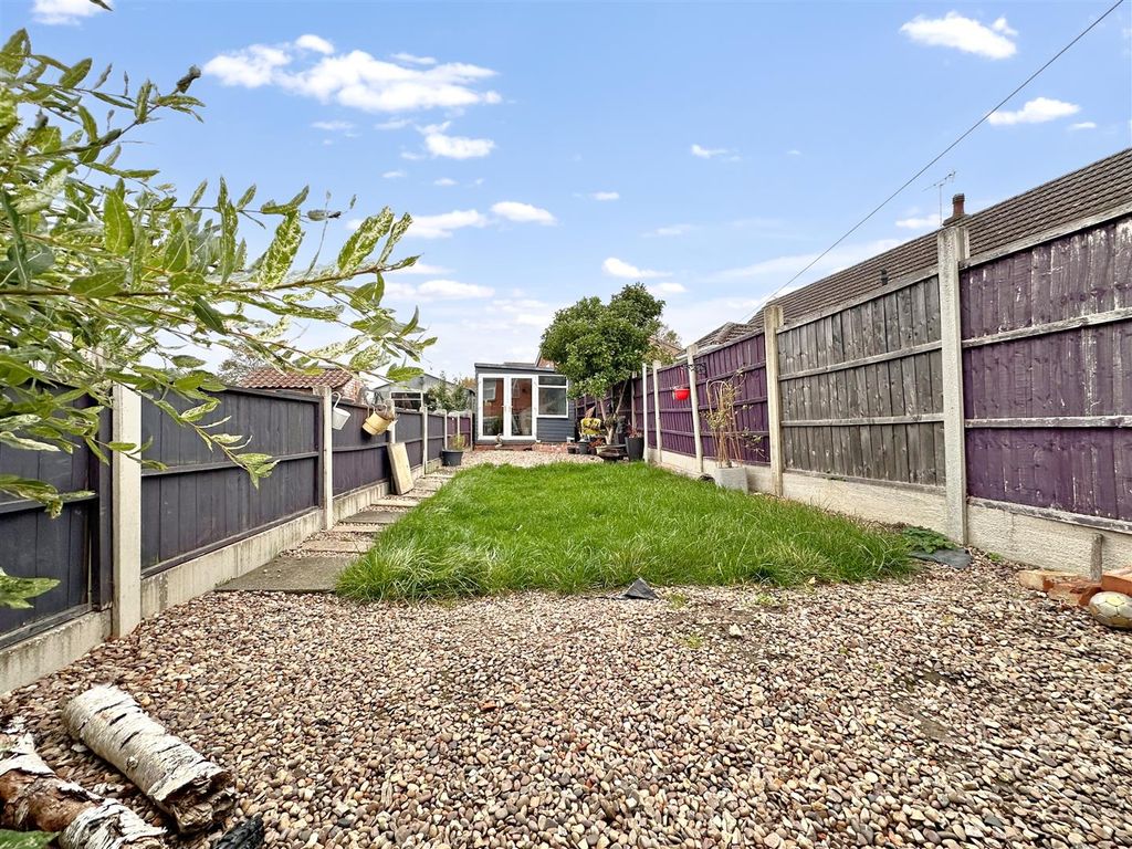 Property photo 3 of 19 Generous Rear Garden 540