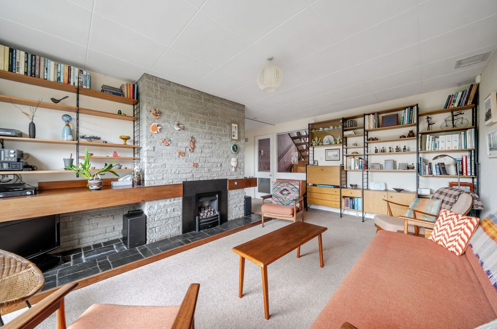 Property photo 2 of 20 2 - 5-69Fce44481Db5-1...