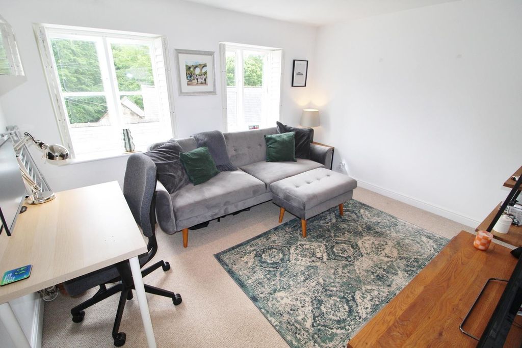 Property photo 1 of 6 Lounge