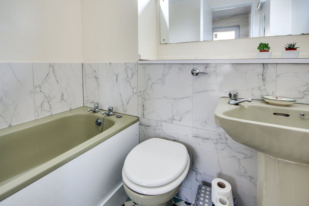Additional image 8 of 1 bed maisonette for saleCromwell Place, East Grinstead RH19
