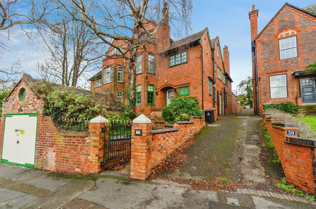 Property photo 1 of 25