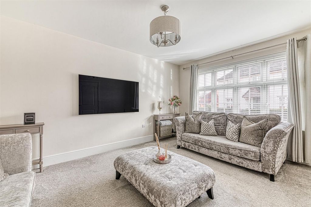 Property photo 3 of 28