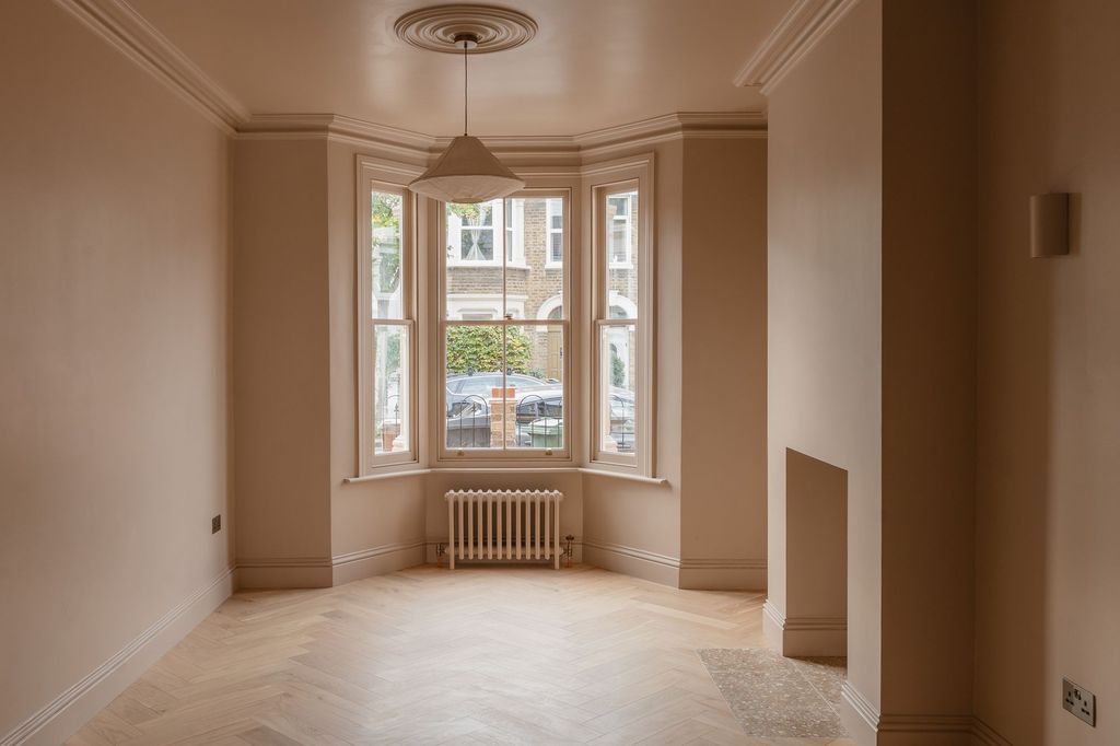 Property photo 3 of 53