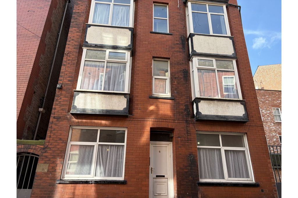 Property photo 1 of 8 Front