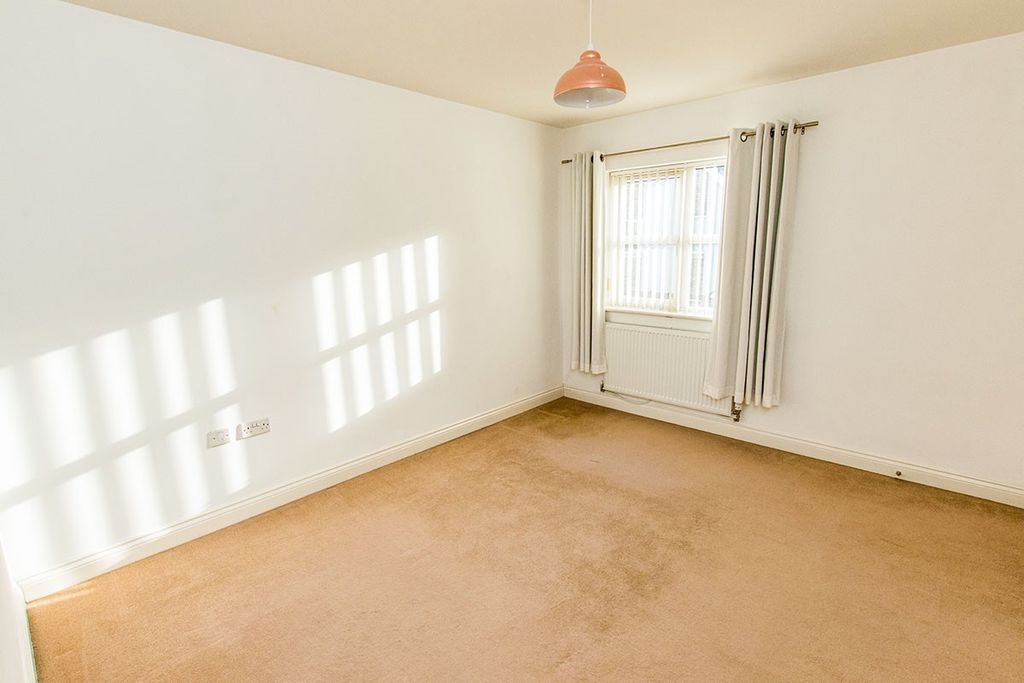 Property photo 3 of 8 Bedroom 1