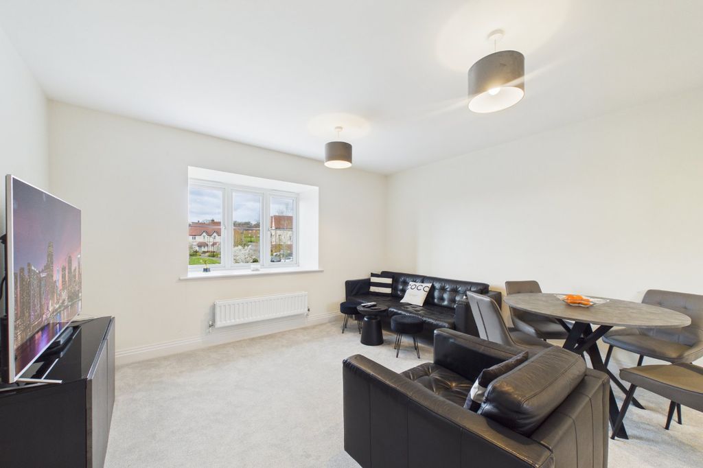 Property photo 2 of 8 Picture No. 15