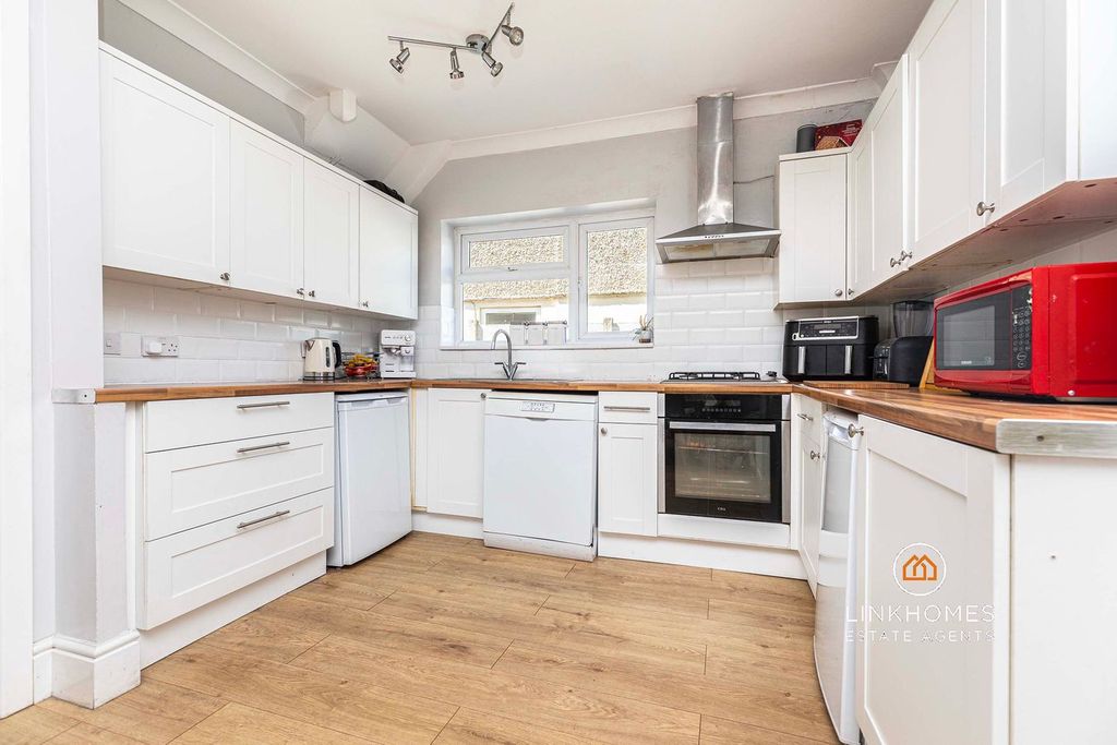 Property photo 3 of 33